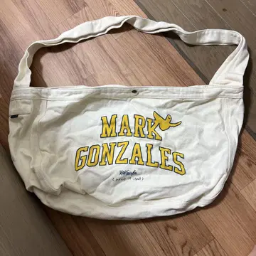 MARK GONZALES 숄더백 아이보리