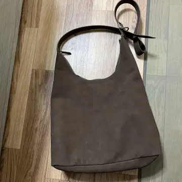 브라운 숄더백 심플한 디자인