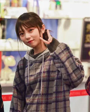 [ 미사용 새상품 ] 노기자카46 요다 유키 착용 모델 체크 무늬 후드티