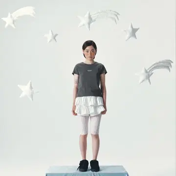 COYSEIO 라운드 로고 티셔츠 챠콜 그레이