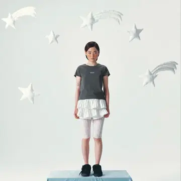 COYSEIO 라운드 로고 티셔츠 챠콜 그레이