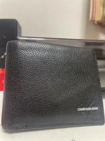 CALVIN KLEIN JEANS 블랙 접이식 지갑