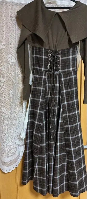 브라운 체크 무늬 롱 원피스