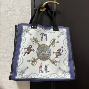 TOPKAPI 탑카피 스카프 패턴 토트백 말 화이트 네이비
