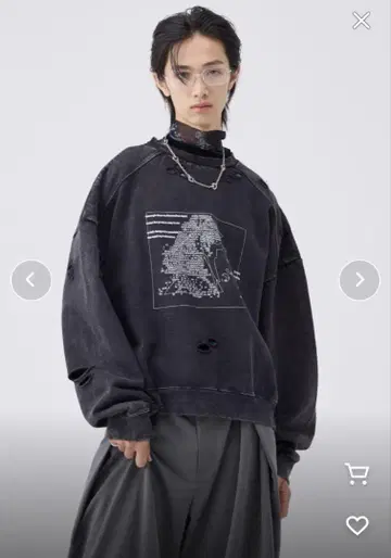4-pattern Graphic Distressed Sweat