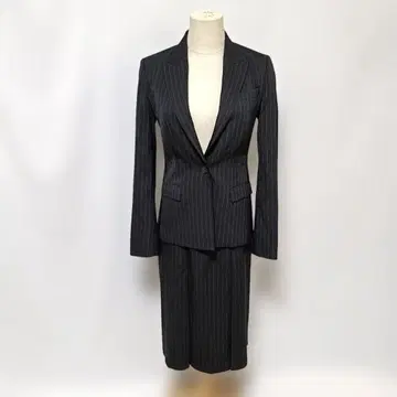 [ 새상품급 ] 휴고보스 버진 울 핀스트라이프 스커트 수트 S-M