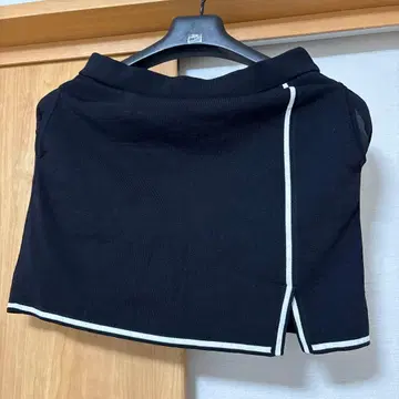 로사센 블랙 화이트 라인 여성용 스커트