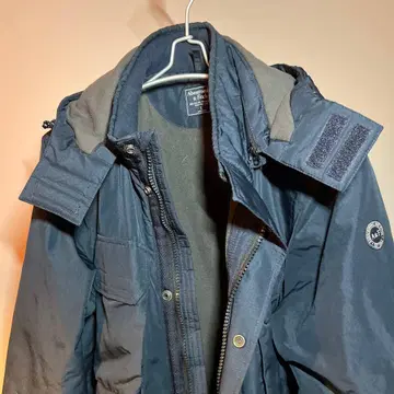 Abercrombie & Fitch 후드 부착 네이비 자켓