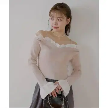 chico 프릴 도킹 플레어 슬리브 니트 핑크 오프숄더 긴팔 새상품