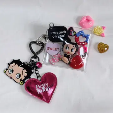 인기 가챠  파우치 베티짱 red black 키체인 포함