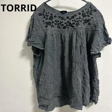 TORRID 그레이 자수 튜닉 사이즈 2