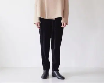 블랙 벨벳 캐주얼 팬츠
