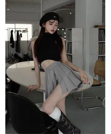 Darich 플리츠 랩 스터드 숏팬츠