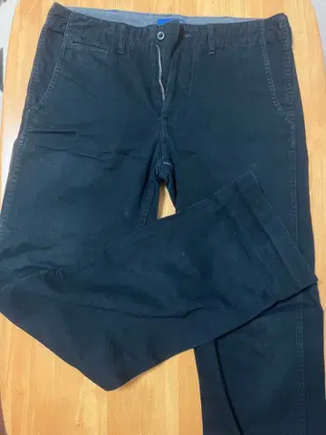BEAMS 블랙 치노 팬츠