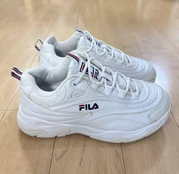 새상품급 FILA 화이트 스니커즈 23.5cm