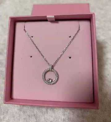 Swarovski 실버 색상 원형 펜던트 목걸이