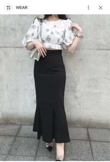 SNIDEL 하이웨스트 헴 플레어 스커트 블랙