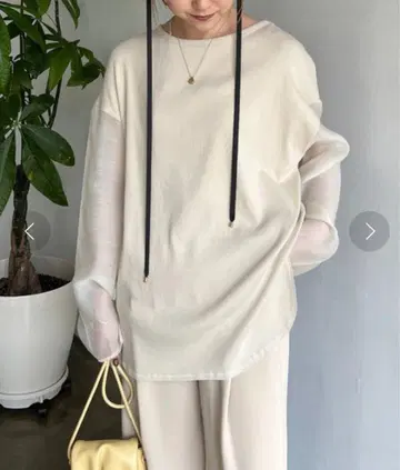 CAPRICIEUX LE'MAGE 시어 슬리브 리브 T셔츠 베이지