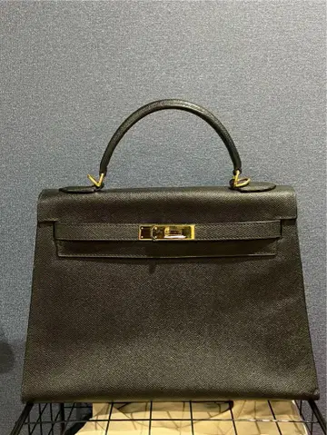 블랙 가죽 핸드백 골드 금장 장식 32cm