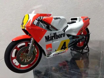 1/12 야마하 YZR500 (OW70) 케니 로버츠 완성차