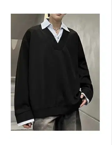 블랙 V넥 셔츠 스트라이프 옷깃