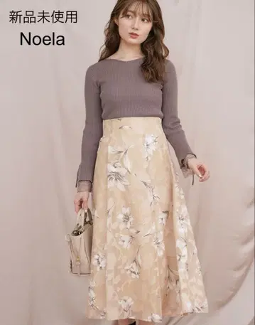 미사용 Noela 모노톤 플라워 스커트