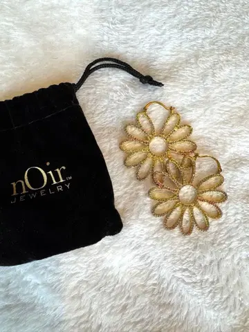 nOir Jewelry 골드 꽃 모양 귀걸이
