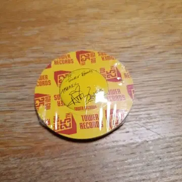 TOWER RECORDS 에이브릴 라빈 캔뱃지 사인 포함