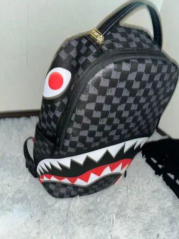 SPRAYGROUND 샤크 디자인 백팩