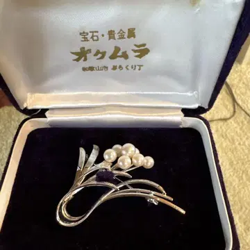 실버 펄 꽃 모티브 브로치