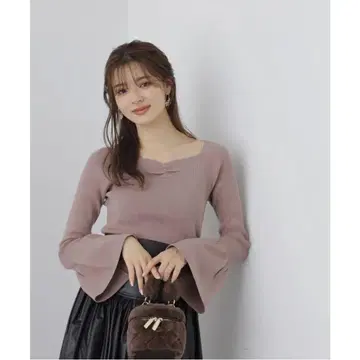 PROPORTIONBODYDRESSING 오픈넥 플레어 슬리브 니트