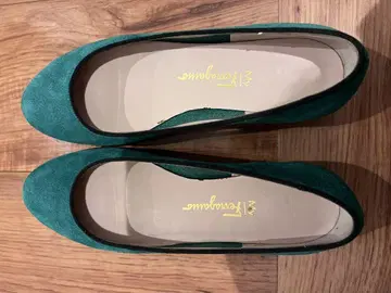 Ferragamo 그린 스웨이드 플랫 펌프스