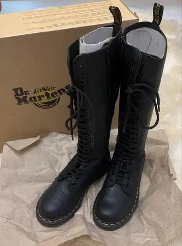 [ 레어 모델 ] Dr.Martens 블랙 20홀 롱 부츠 UK4
