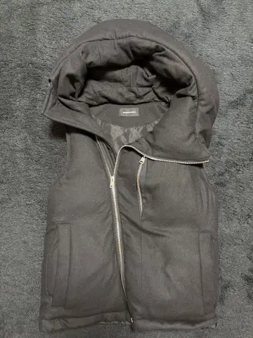DIEET BUTCHER SLIM SKIN 블랙 다운 베스트