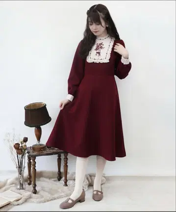 Fi.n.t 회화풍 요크 자수 원피스 보르도