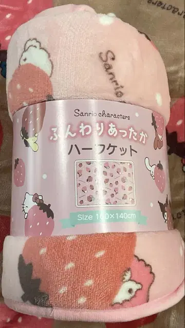 산리오 올스타즈 슬쩍 딸기 무늬 플란넬 하프 케트