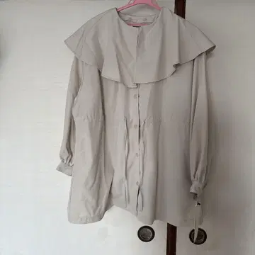 프릴 옷깃 라이트 그레이 아우터