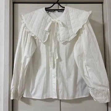 [ 새상품 택 포함 ] 빅 칼라 블라우스 글래머러스 가든