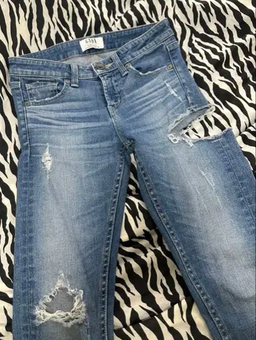 GYDA SIDE RIPPED 스키니 데님 팬츠