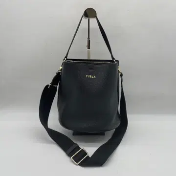 FURLA 블랙 가죽 숄더백