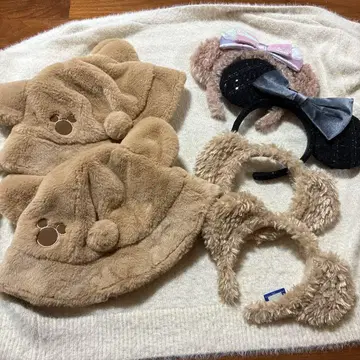 베이지 귀도리 모자 세트와 머리띠 세트