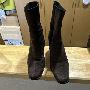 브라운 스웨이드 웨지힐 부츠