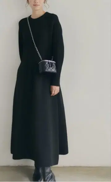 titivate 볼륨 스커트 크루넥 니트 원피스