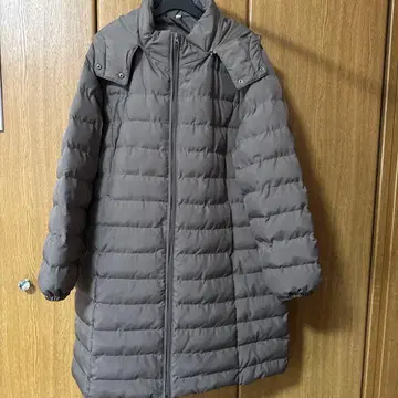 그레이 퀼팅 후드 부착 롱 다운 자켓