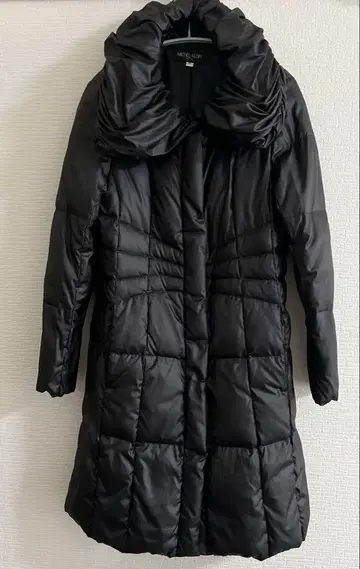 MICHEL KLEIN 블랙 다운 코트