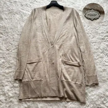 폭시 롱 가디건 캐시미어 실크 로고 플레이트 베이지