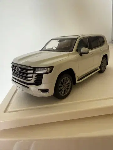도요타 랜드크루저 300 컬렉션