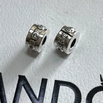 PANDORA clip charm