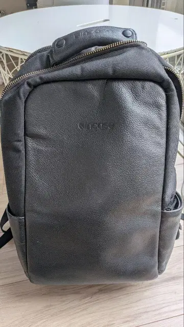 INCASE 가죽 블랙 백팩