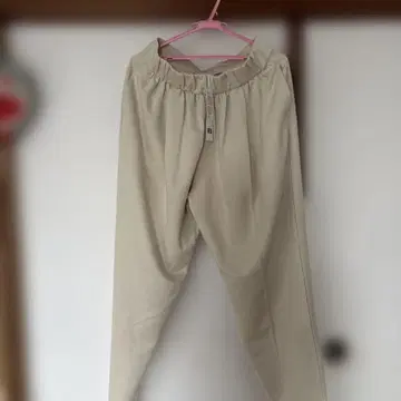 내추럴 컬러 슬랙스 L 사이즈 UNIQLO